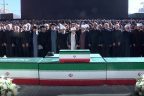 اقامه نماز بر پیکر شهید آیت‌الله خامنه‌ای در تهران