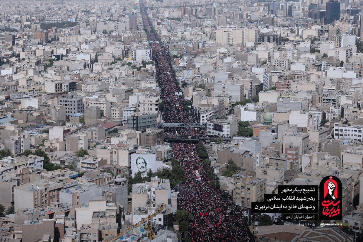 مراسم تشییع پیکر آیت الله خامنه ای در تهران با حضور میلیونی مردم آغاز شد