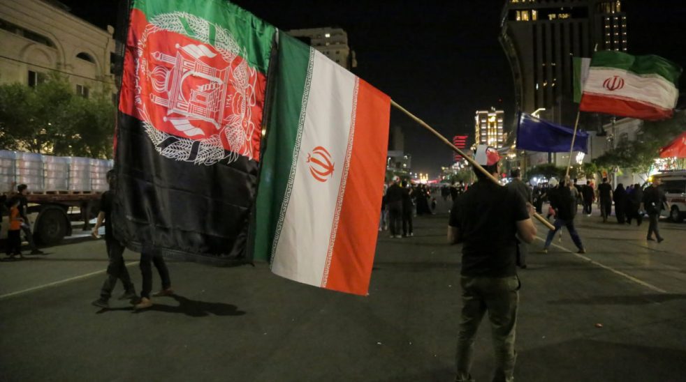 حضور میلیونی عزاداران و مهاجران افغانستانی در مراسم تشییع رهبر شهید در مشهد